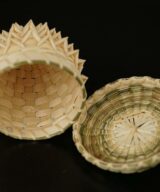 Pam Cunningham Pinecone basket ME00546-3